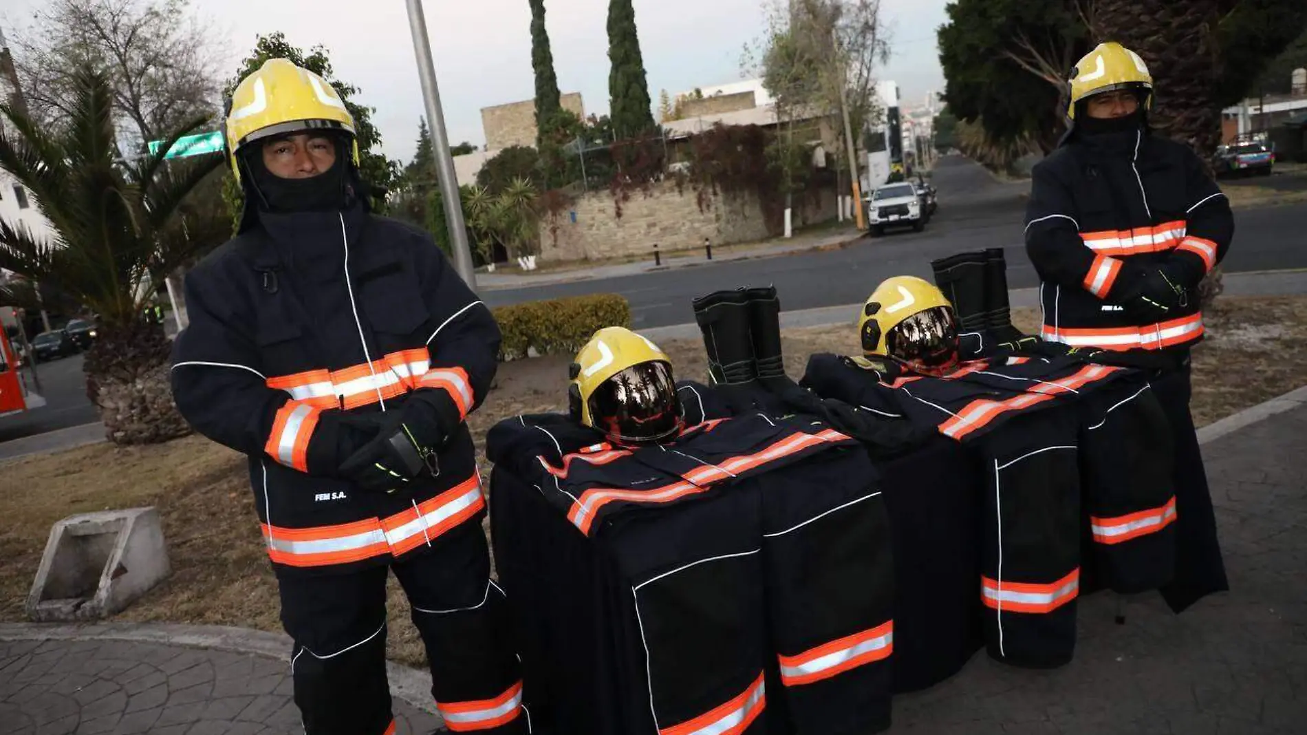 policìas de puebla reciben equipamiento